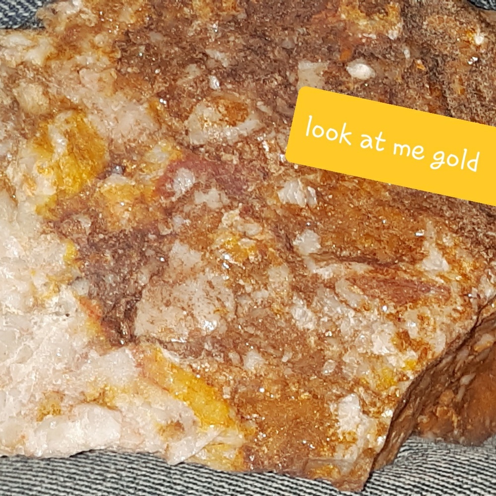 Gold quarts specimen